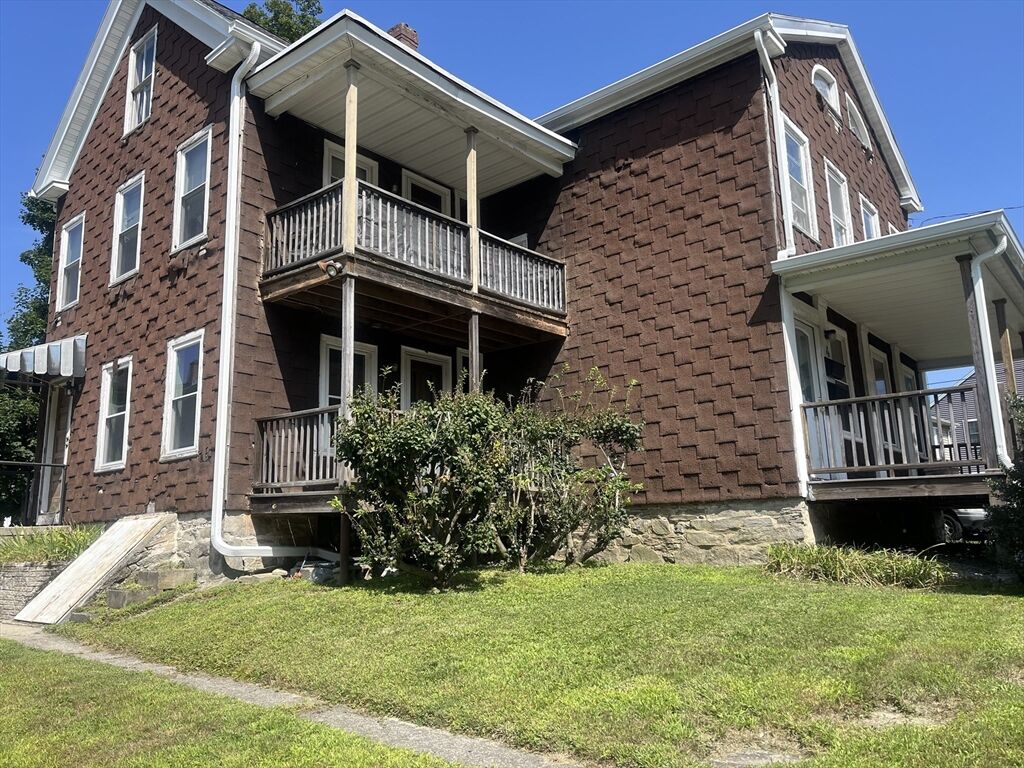 Property Photo: 4 Laprise Ct MA 01571