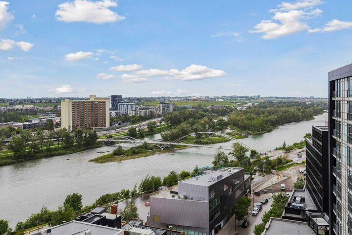 Property Photo: 519 Riverfront Avenue SE 1504 AB T2G 1K6