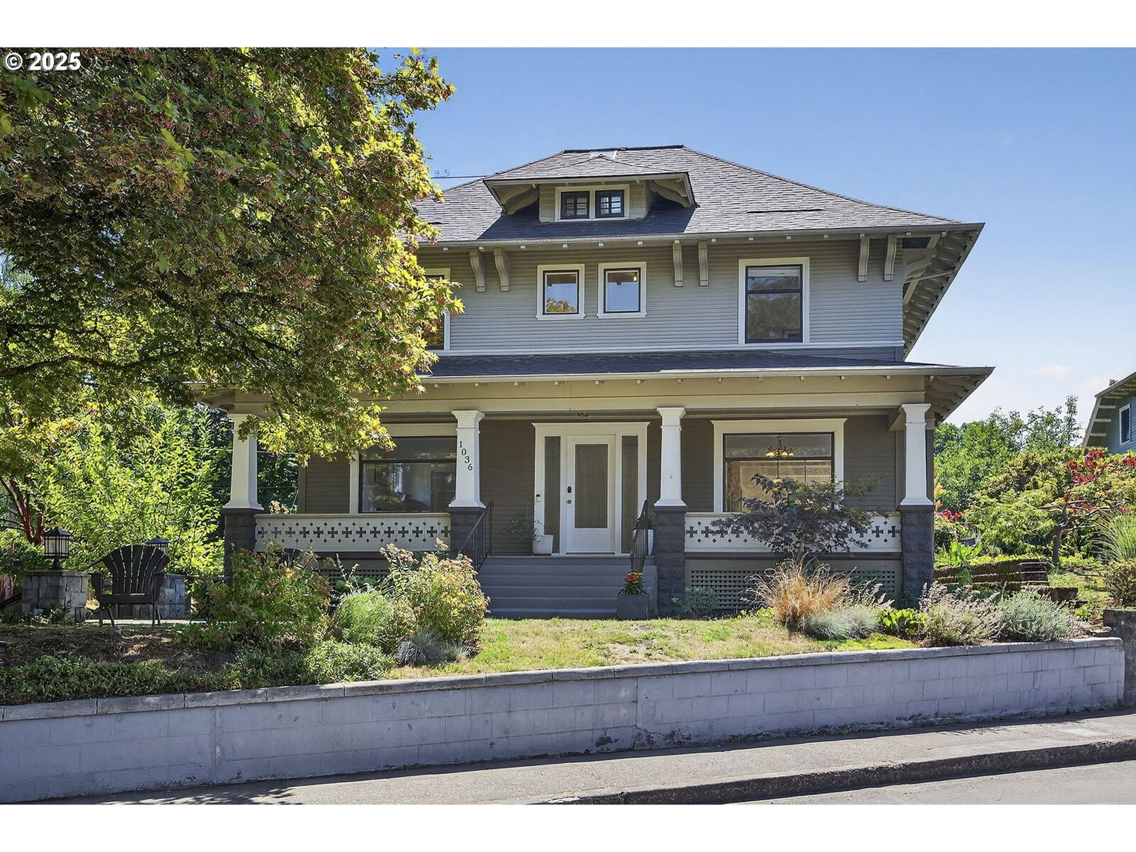 Property Photo:  1036 SE Sellwood Blvd  OR 97202 