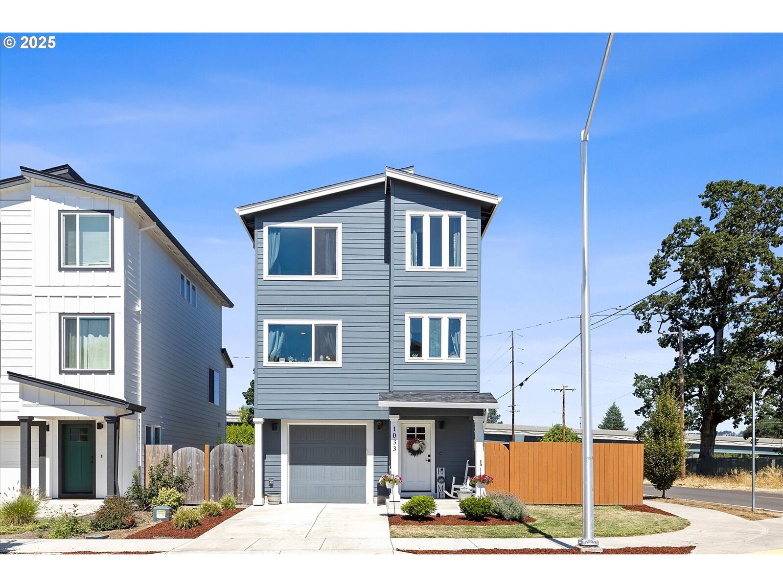 Property Photo: 1033 E Ginger Root Ct OR 97132