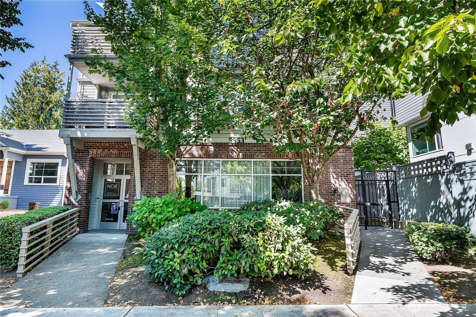 Property Photo: 5953 California Avenue SW 1-A WA 98126