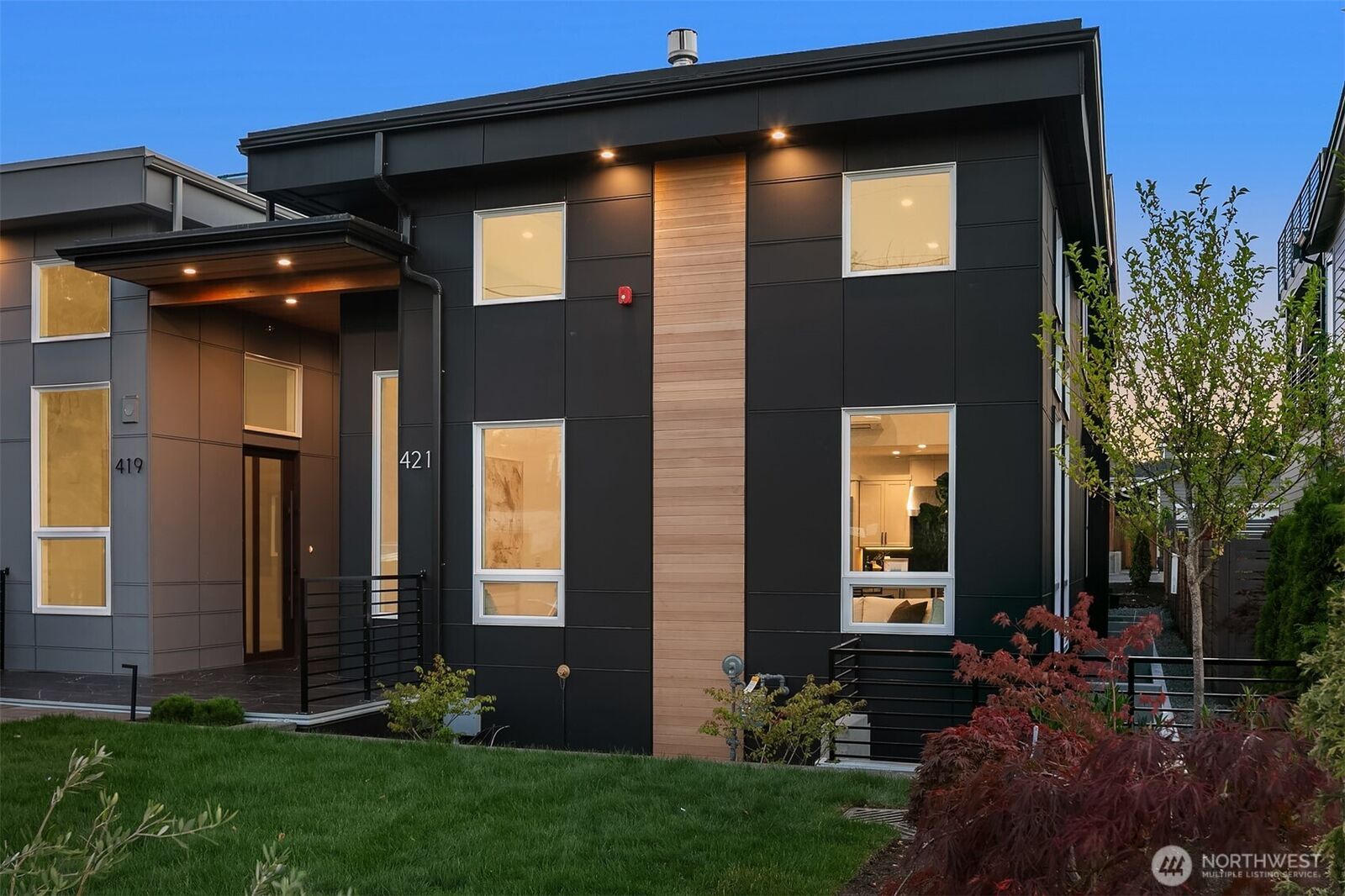 Property Photo: 421 And 421B 14th Avenue W WA 98033