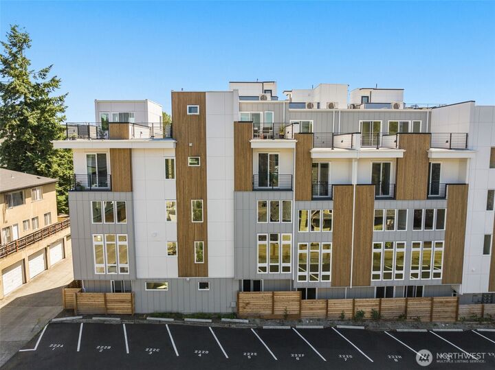 Property Photo:  222 A  10th Avenue E  WA 98102 