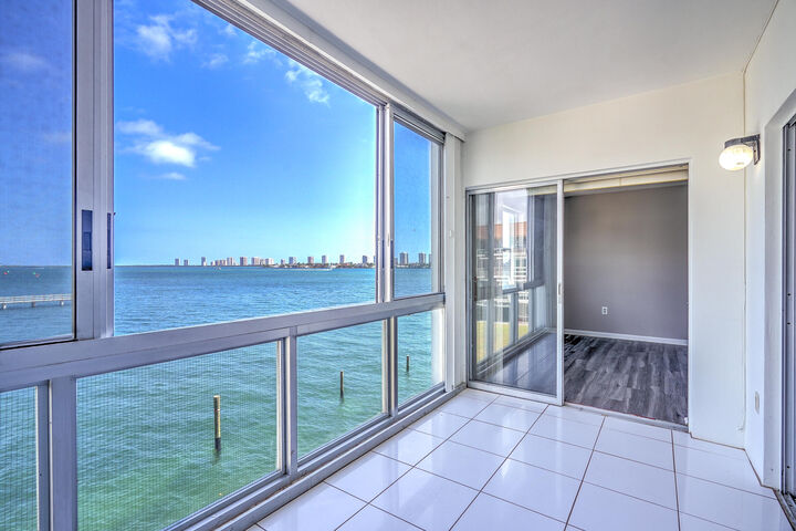 Property Photo:  410 Wilma 303 Circle 303  FL 33404 