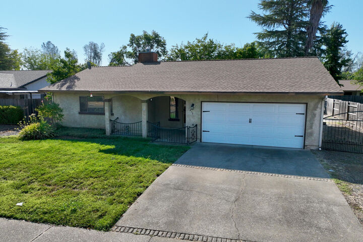 Property Photo: 1413 Casa Vereda Way CA 96003