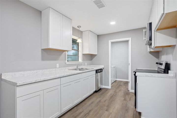 Property Photo: 560 N Crocker Street N LA 70663