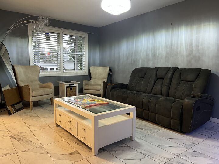 Property Photo:  39 Moffitt Street  CT 06606 