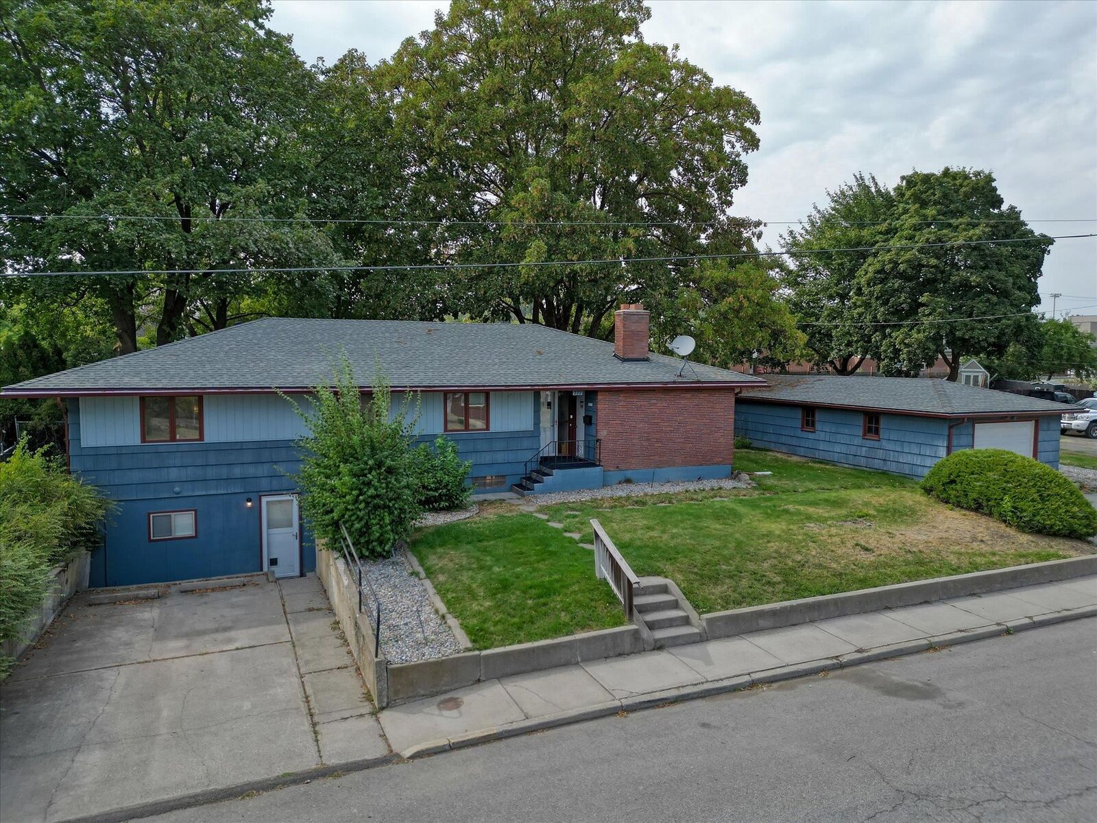 Property Photo:  222 N 6th St  WA 99004 