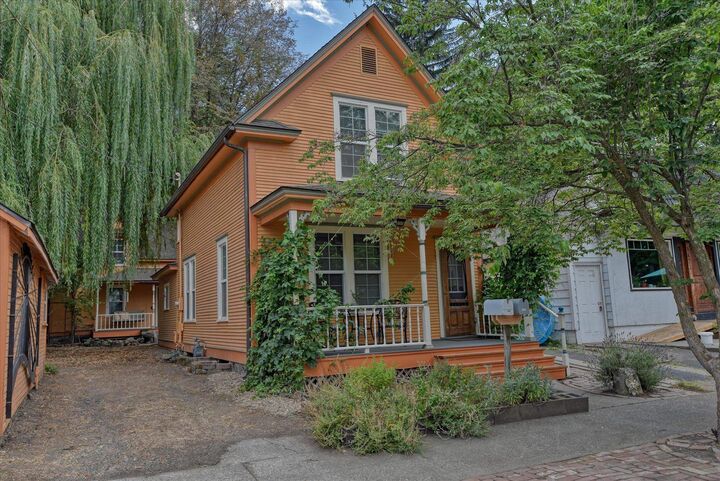Property Photo: 1421 W Clarke Ave WA 99201