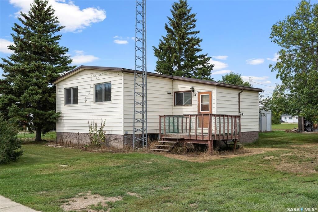 Property Photo: 104 1st Avenue E SK S0K 2K0