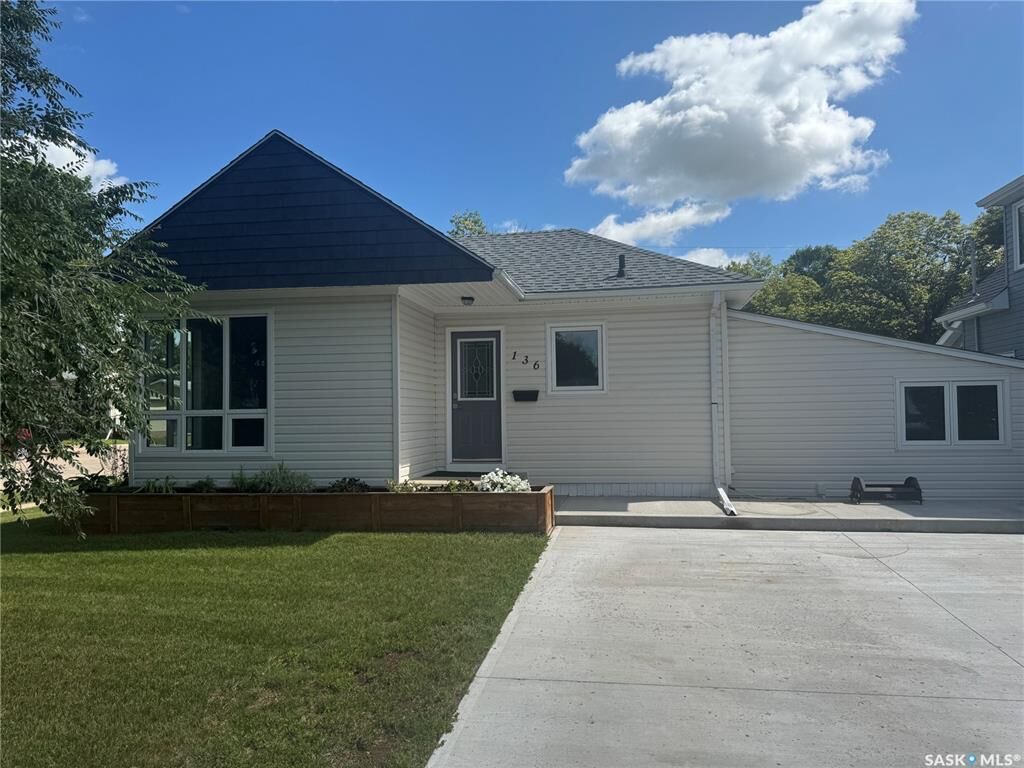 Property Photo:  136 10th Street  SK S4H 1G9 