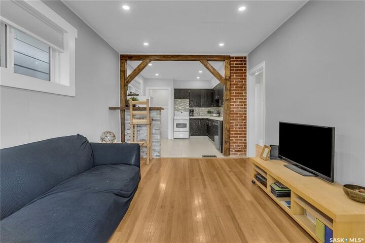 Property Photo:  2212 Edgar Street  SK S4N 3K9 