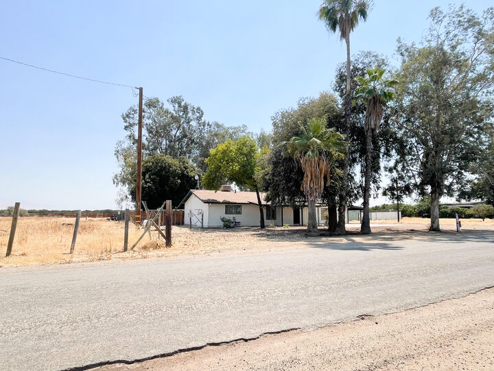 Property Photo:  7216 Rd 248  CA 93270 