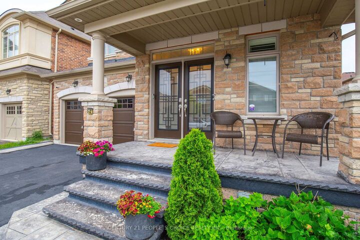 Property Photo:  240 Etheridge Avenue  ON L9E 1H6 