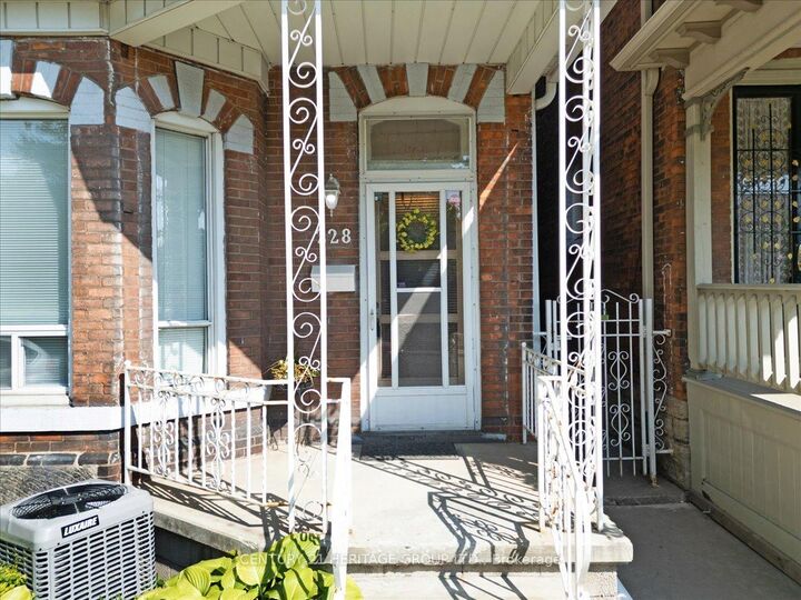 Photo de la propriété:  228 West Avenue N  ON L8L 5C9 