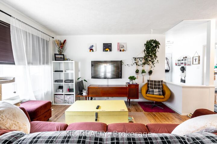 Property Photo:  196 Hunter Street E  ON K9H 1G8 