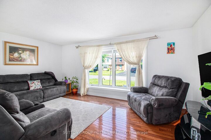 Property Photo:  848 Borland Drive  ON K1E 1X5 