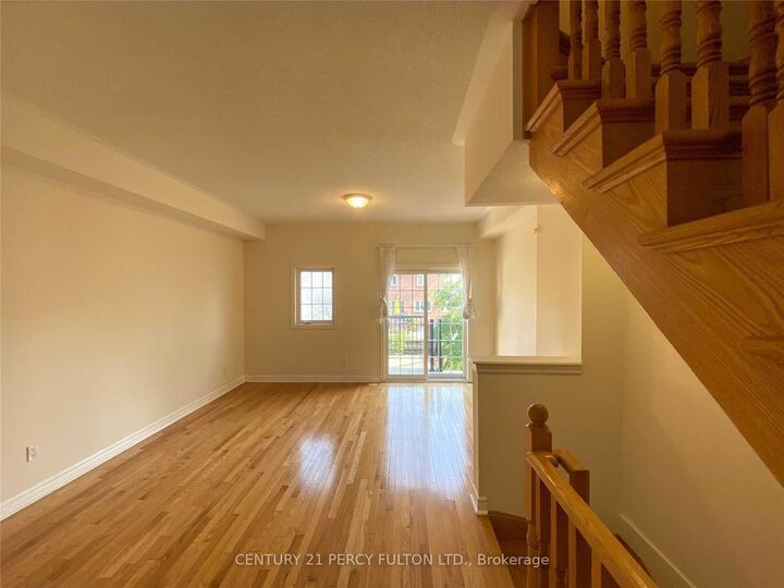 Photo de la propriété: 169E Finch Avenue E ON M2N 4R8