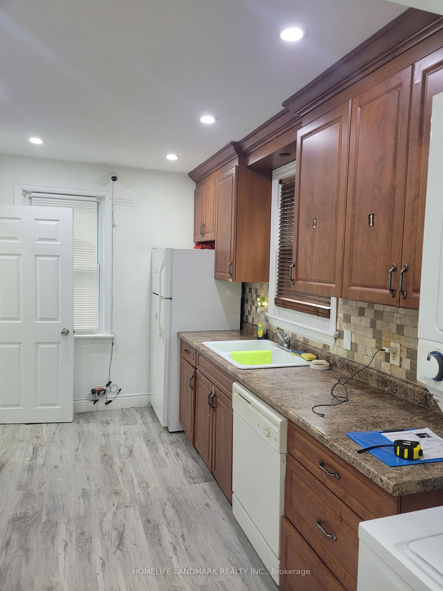 Property Photo:  20 Ainslie Avenue  ON L8S 2J3 