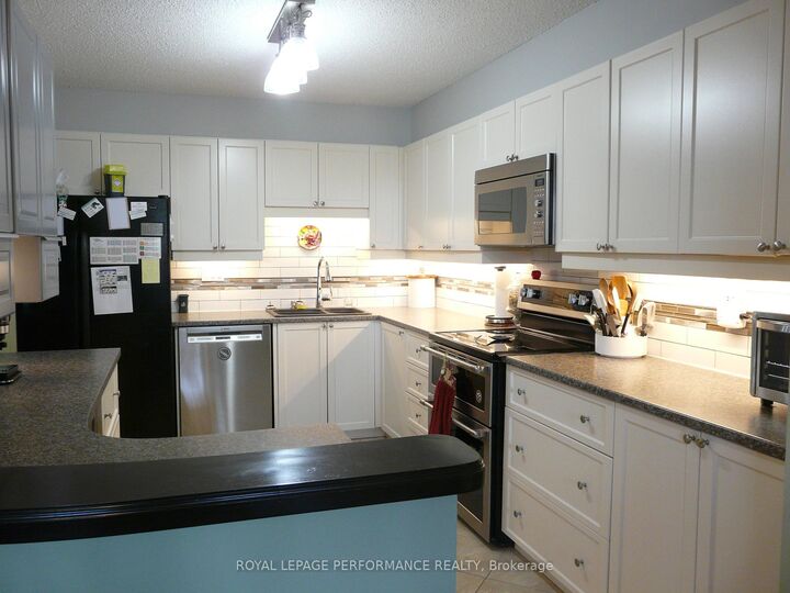 Property Photo:  200 Lafontaine Avenue 404  ON K1L 8K8 