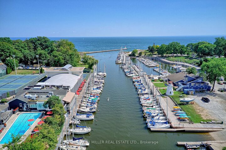 Property Photo: 100 Lakeshore Road E 710 ON L6J 6M9