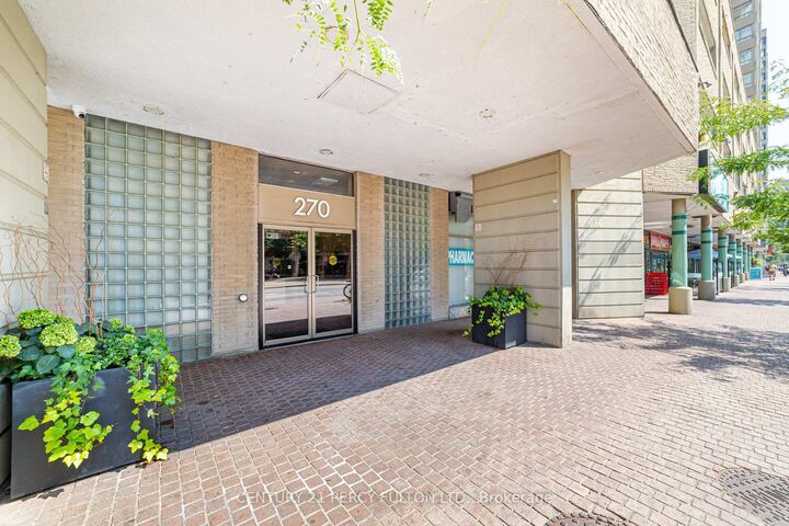 Photo de la propriété: 270 Queens Quay W 1407 ON M5J 2N4