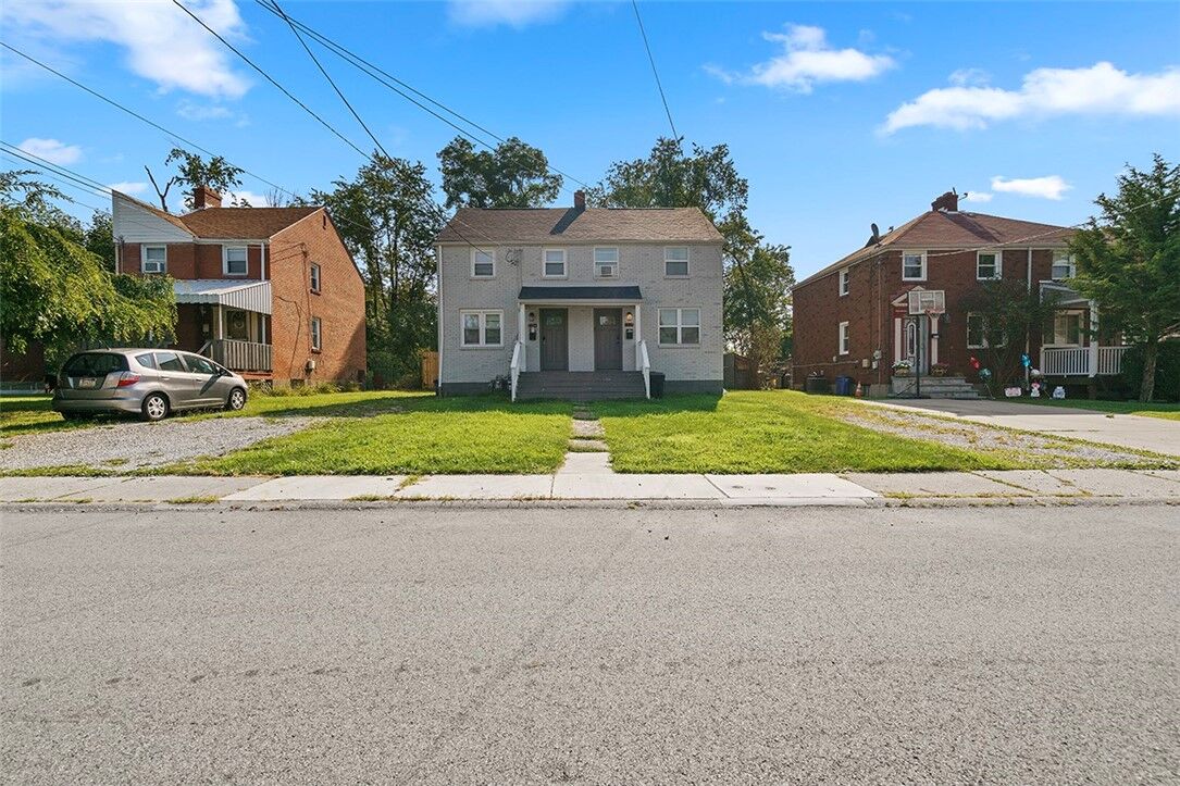 Property Photo:  1226-1228 Shadycrest Dr  PA 15216 