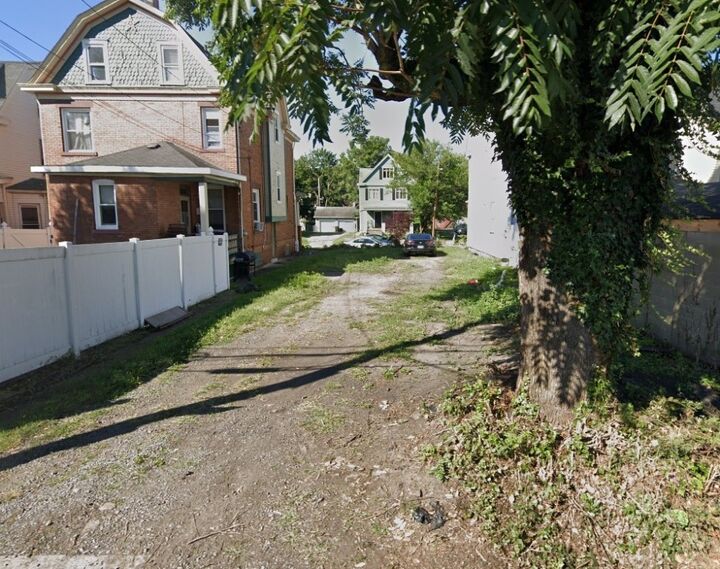 Property Photo: 722 Maplewood Ave PA 15003