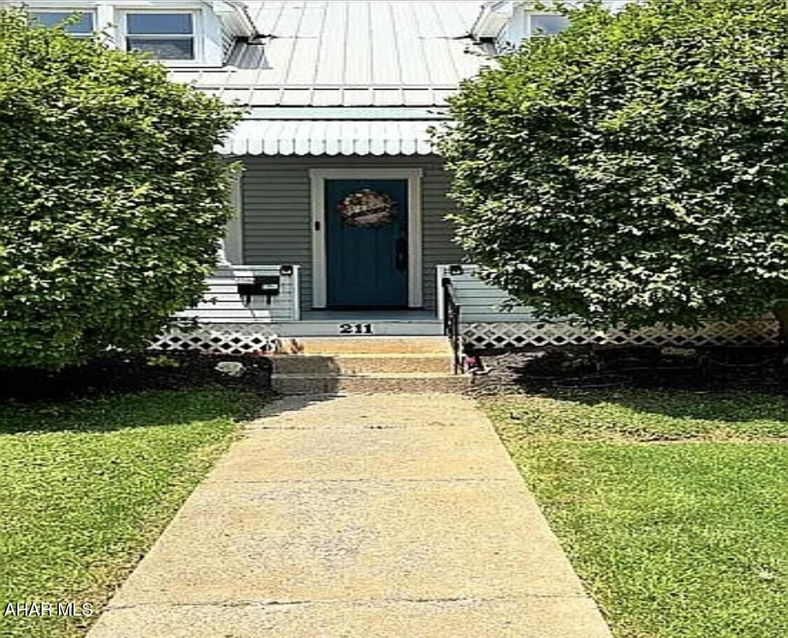 Property Photo:  211 N 9th Avenue  PA 16601 