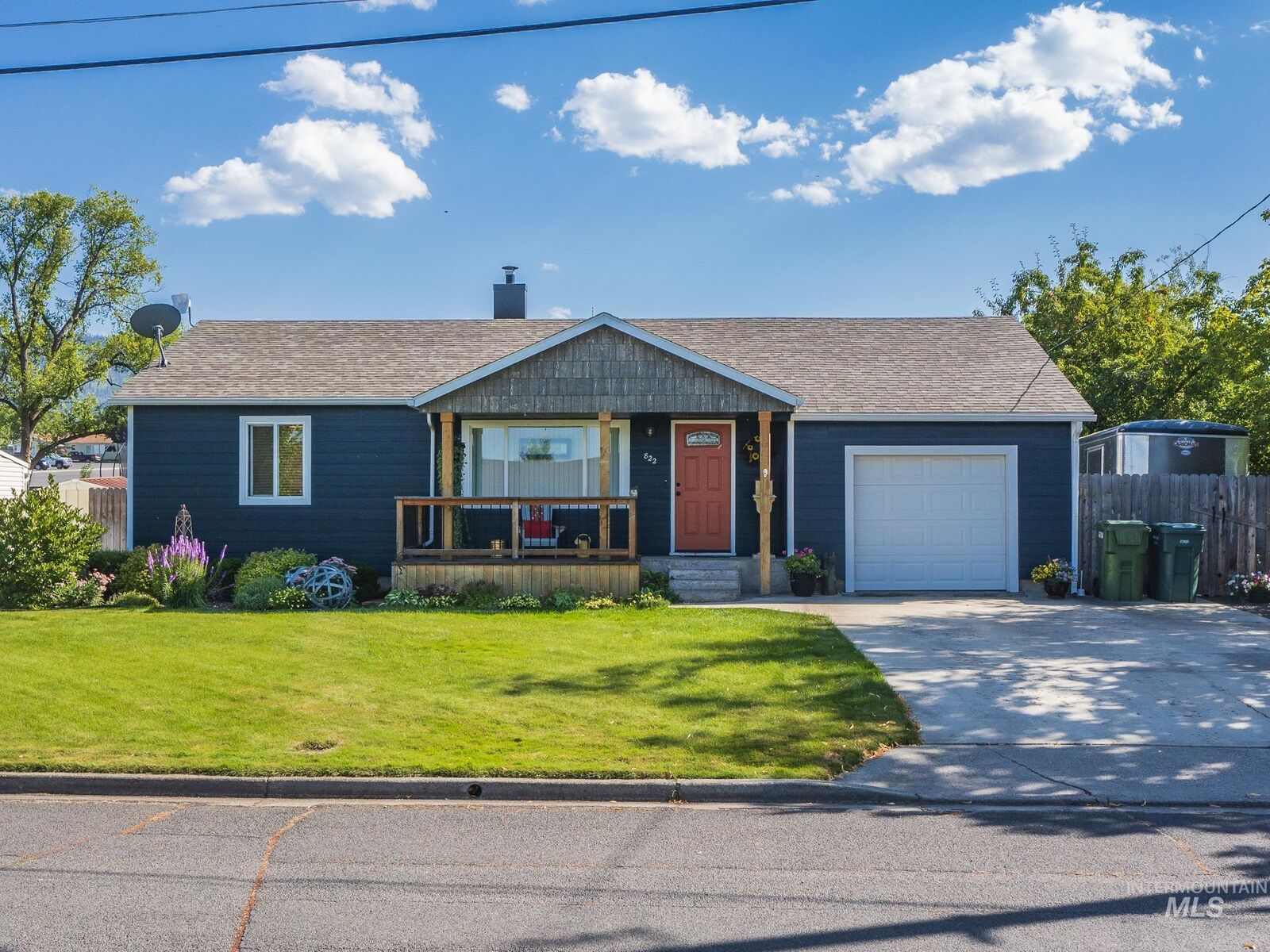 Property Photo:  822 Lincoln Avenue  ID 83530 