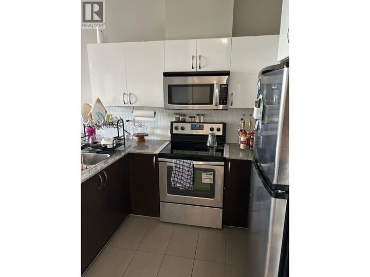 Property Photo: 5605 Hampton Place 207 BC V6T 2H1