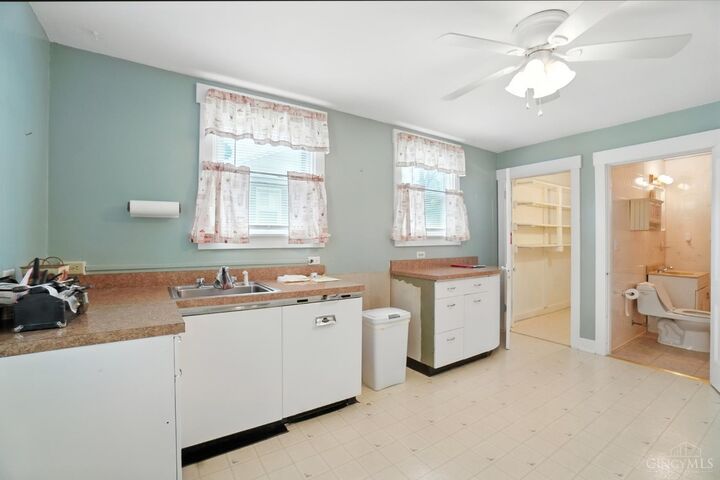 Property Photo: 7004 Mulberry Street OH 45239