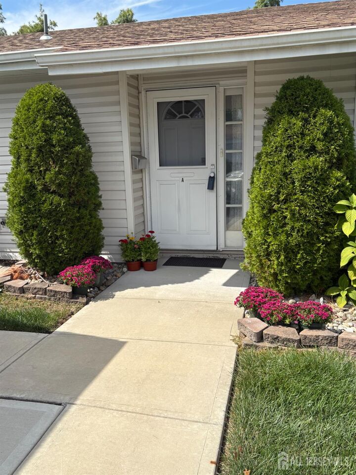 Property Photo:  6-A Aspen Plaza  NJ 08831 