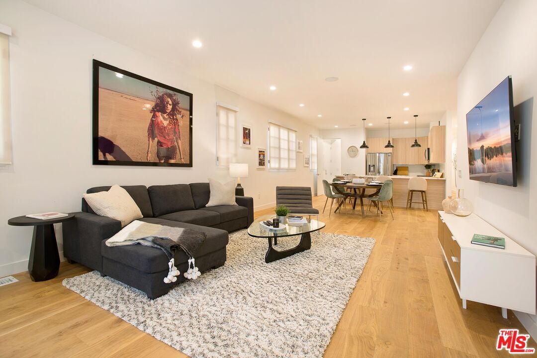 Property Photo:  418 N Stanley Ave  CA 90036 