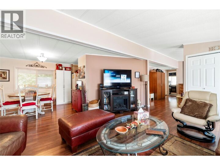 Property Photo:  1361 30 Street Southeast 16  BC V1E 2N4 