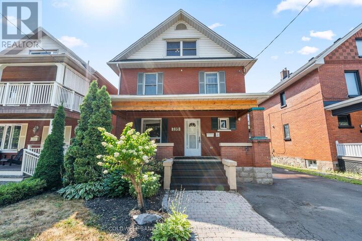 Photo de la propriété:  135 Brock Street East  ON L1G 1S2 