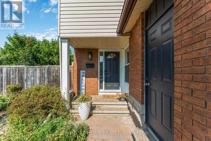 Photo de la propriété:  1 Berkshire Way  ON K2J 2B1 