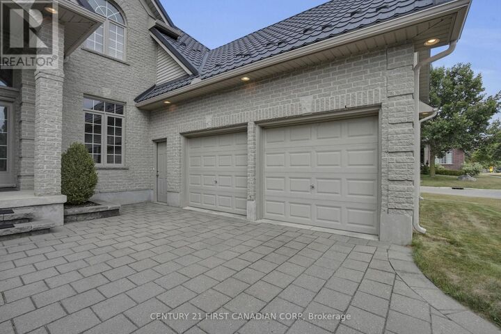 Property Photo:  138 Chambers Avenue  ON N5X 4H5 
