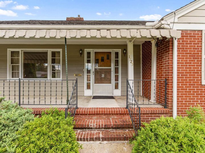 Property Photo:  1725 S Davis Avenue  WV 26241 