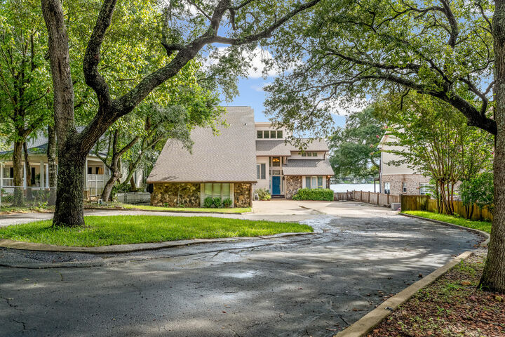 Property Photo:  147 Linstew Drive  FL 32548 