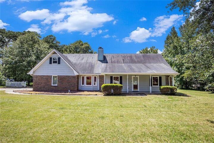 Property Photo:  223 Chateau Drive  GA 30214 