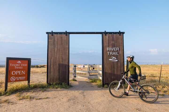 Property Photo:  768 Laina Avenue  CA 93636 