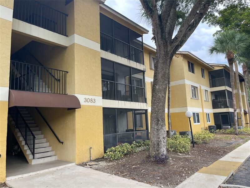 Property Photo: 3083 N Oakland Forest Dr 308 FL 33309
