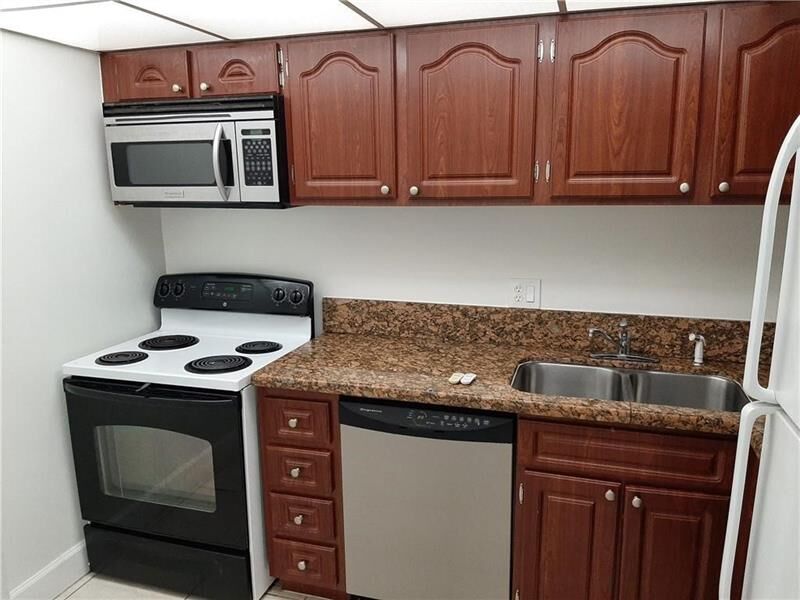 Property Photo: 3650 Inverrary Dr 3Q FL 33319