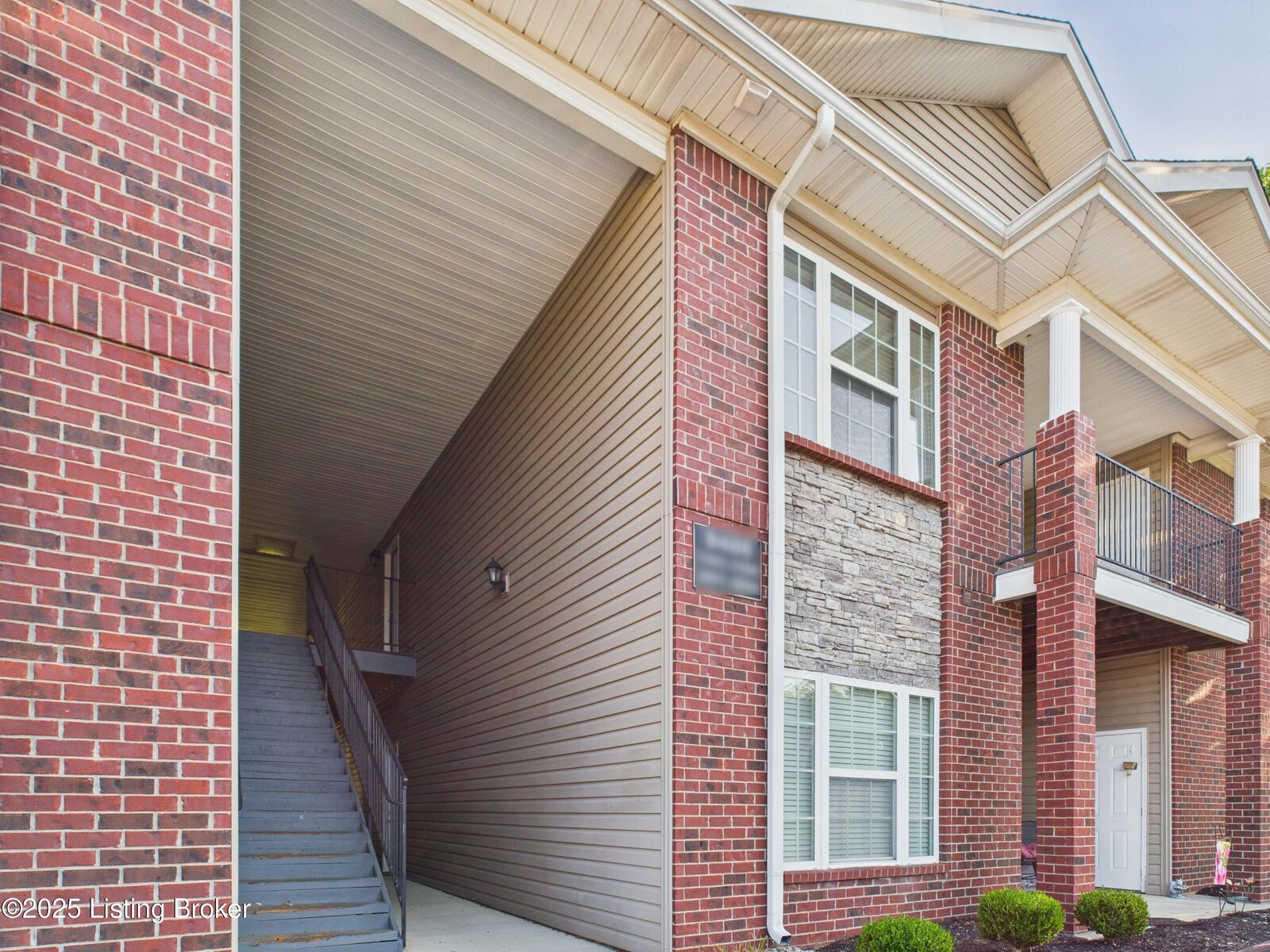 Property Photo:  9400 Clubview Dr 202  KY 40291 