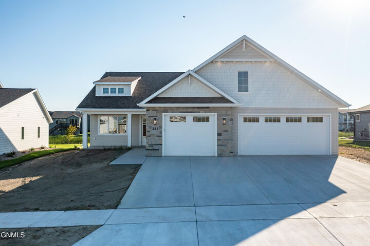 Property Photo:  322 Flint Drive  ND 58503 