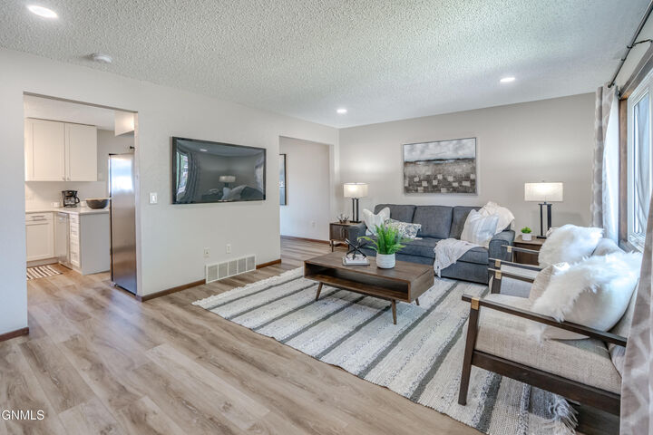 Property Photo:  3005 Ontario Lane  ND 58503 