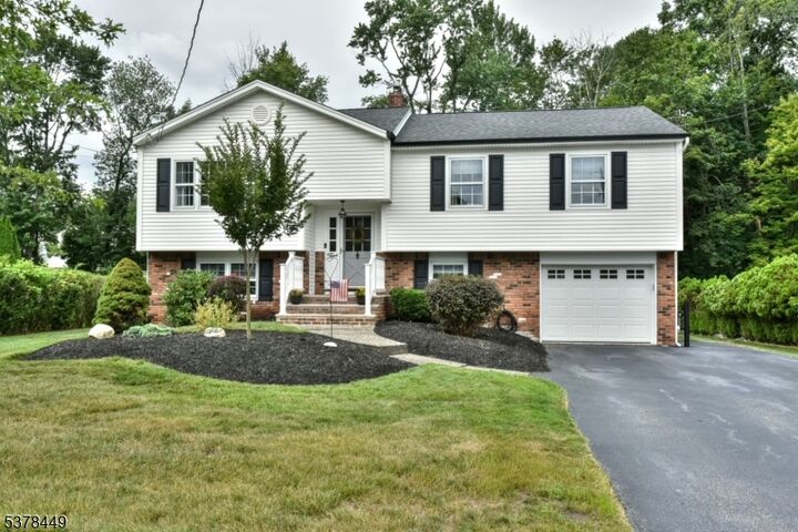 Property Photo: 5 Richard Ct NJ 07405