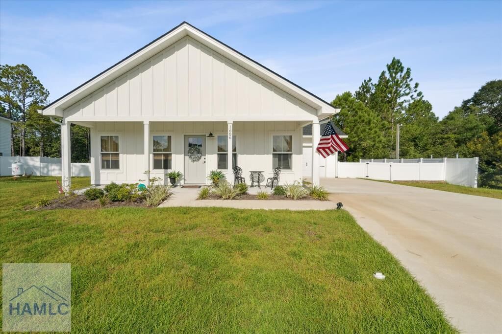 Property Photo:  1606 Ashantilly Drive  GA 31305 