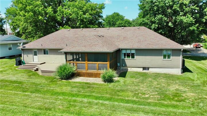 Property Photo: 1716 Hillcrest Drive MO 64683
